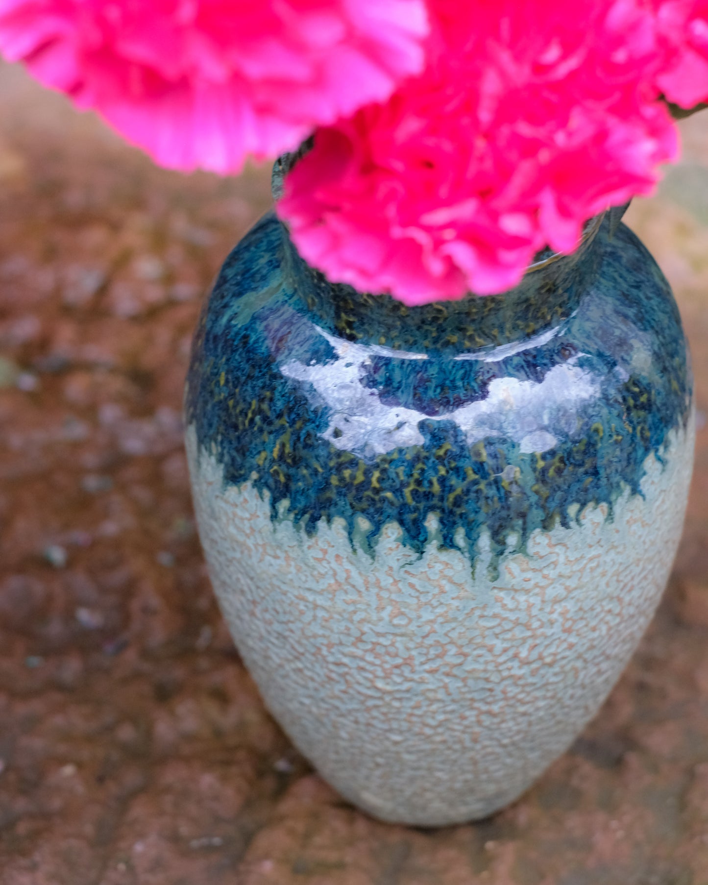 Grönmelerad knackad vas